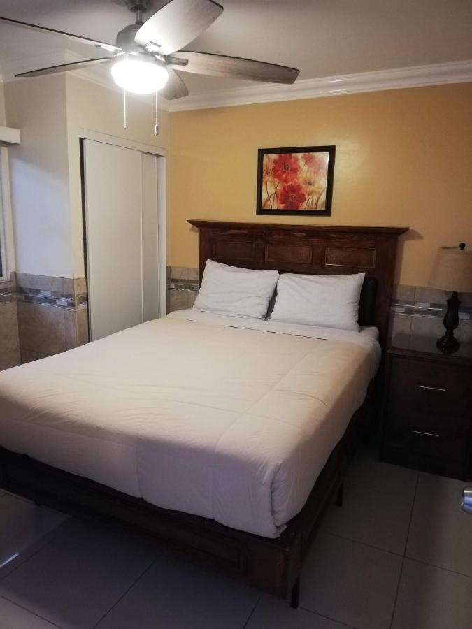 Suites Leon Rojo Тихуана Экстерьер фото